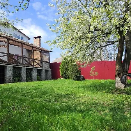 Будинок З Терасою Біля Фонтанів Uman Exterior photo