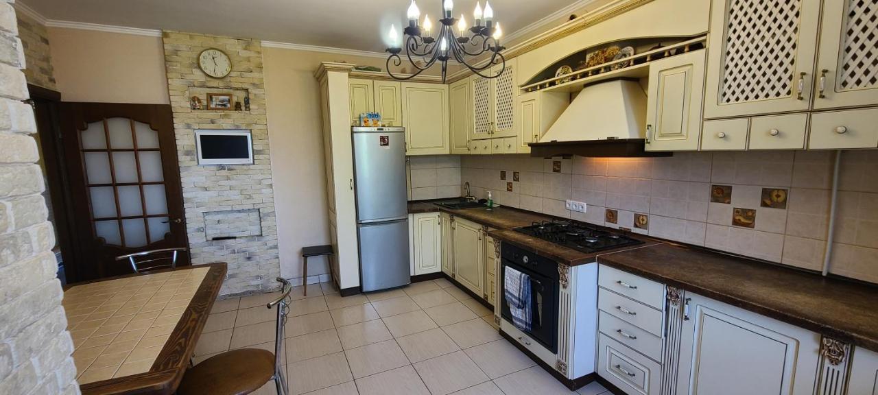 будинок з терасою біля фонтанів Apartment Uman