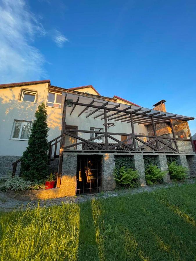 будинок з терасою біля фонтанів Apartment