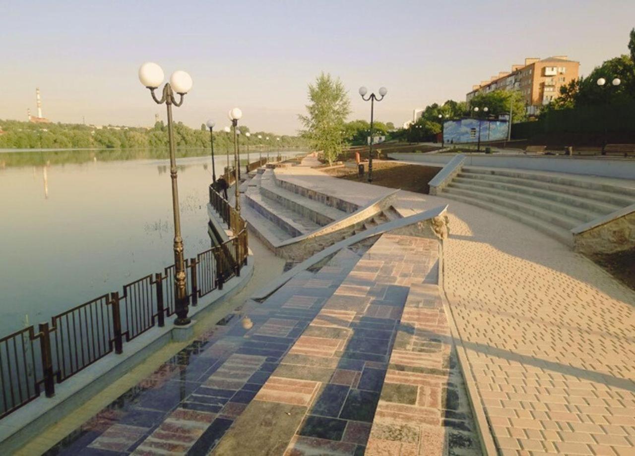 будинок з терасою біля фонтанів *